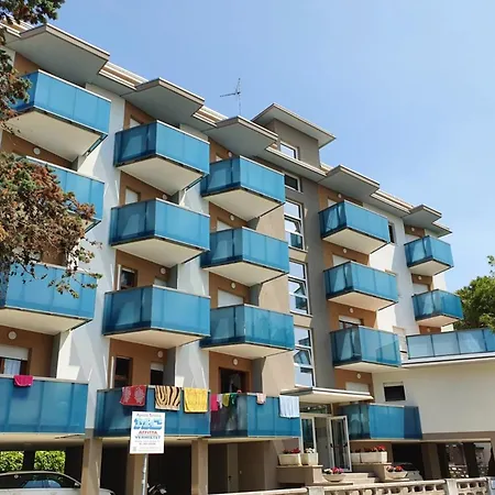 Comfy Flat For Six Guests In Bibione-beahost *