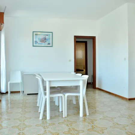 Apartment Comfy Flat For Six Guests In Bibione-beahost *