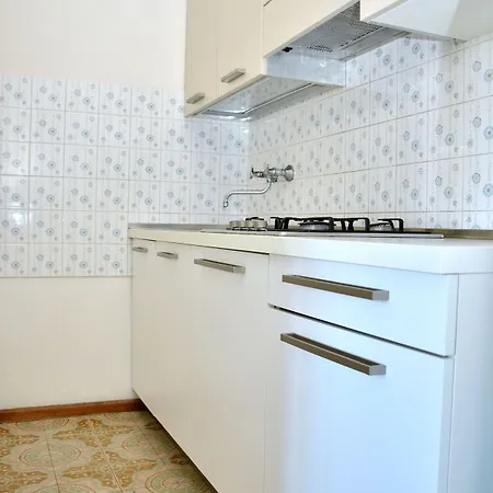 Comfy Flat For Six Guests In Bibione-beahost *